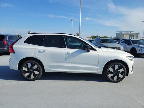 2025 Volvo XC60 Plug-In Hybrid T8 Plus