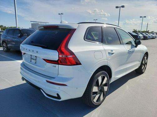 2025 Volvo XC60 Plug-In Hybrid T8 Plus