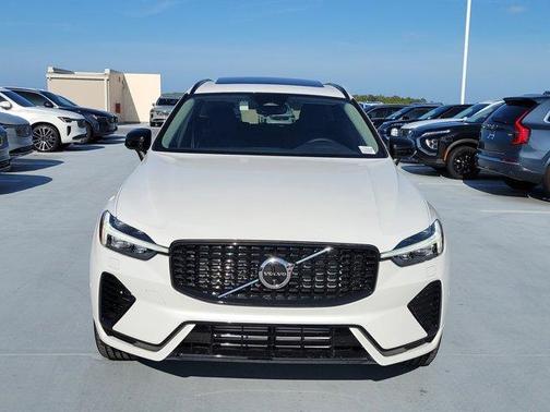 2025 Volvo XC60 Plug-In Hybrid T8 Plus