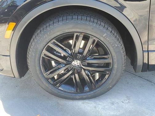 2022 Volkswagen Tiguan 2.0T SE R-Line Black