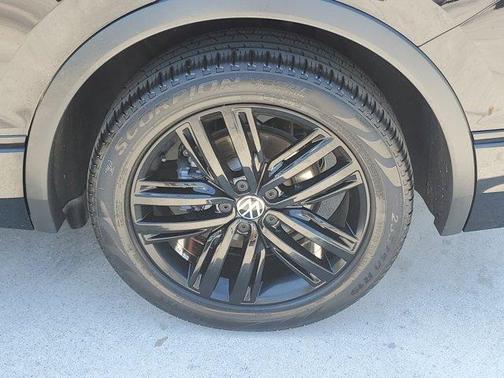 2022 Volkswagen Tiguan 2.0T SE R-Line Black
