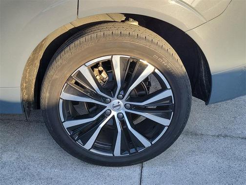 2024 Volvo XC60 B5 Plus Dark Theme