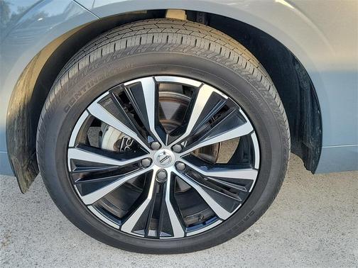 2024 Volvo XC60 B5 Plus Dark Theme