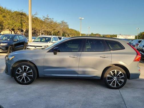 2024 Volvo XC60 B5 Plus Dark Theme