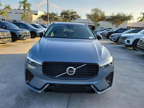 2024 Volvo XC60 B5 Plus Dark Theme