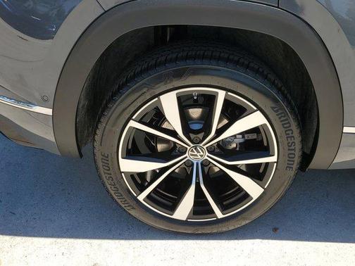2025 Volkswagen Atlas Cross Sport 2.0T SEL Premium R-Line