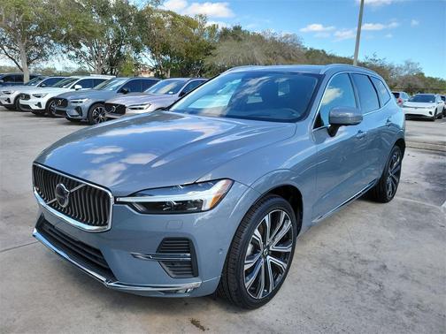 2023 Volvo XC60 B5 Ultimate Bright Theme