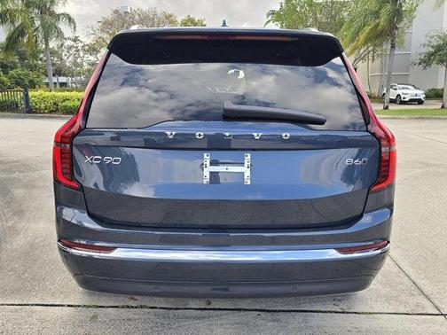 2025 Volvo XC90 B6 Core