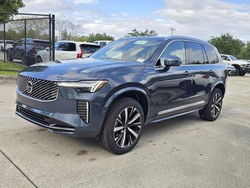 2025 Volvo XC90 B6 Core