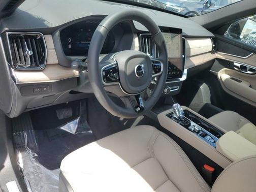 2025 Volvo XC90 Plug-In Hybrid T8 Core 7-Seater