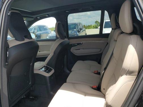 2025 Volvo XC90 Plug-In Hybrid T8 Core 7-Seater