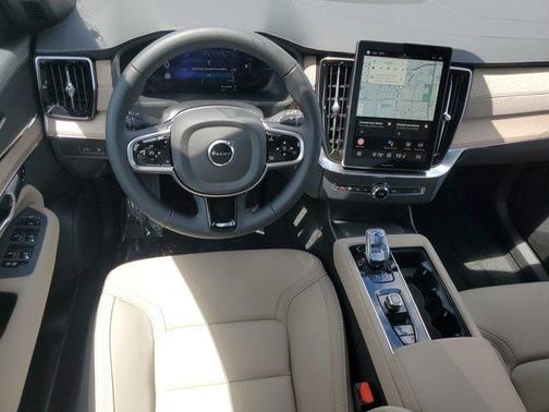 2025 Volvo XC90 Plug-In Hybrid T8 Core 7-Seater