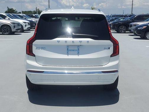 2025 Volvo XC90 B6 Ultra
