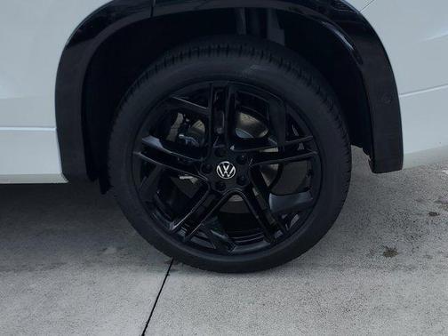 2025 Volkswagen Tiguan 2.0T SE R-Line Black