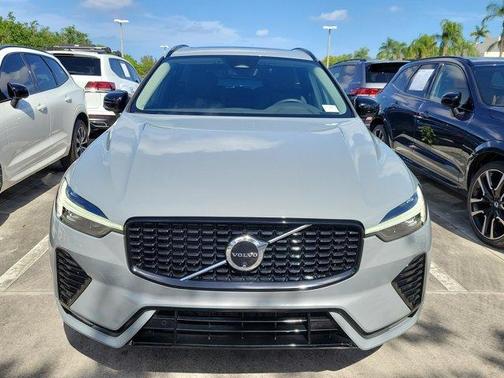 Gray Metallic 2024 Volvo XC60 B5 Plus Dark Theme