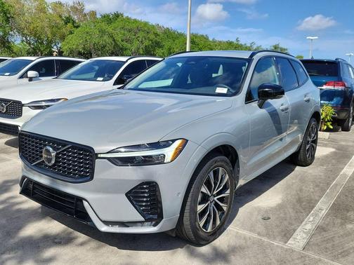 Gray Metallic 2024 Volvo XC60 B5 Plus Dark Theme