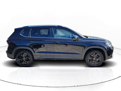 Deep Black Pearl Effect 2026 Volkswagen Taos 1.5T SE