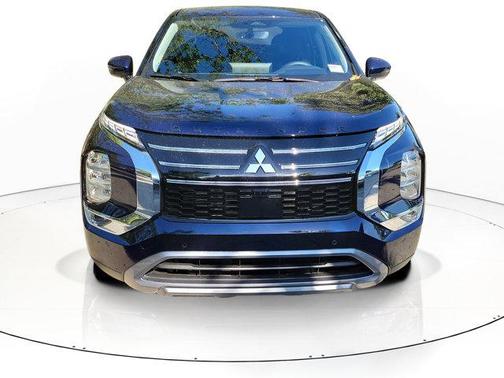 Cosmic Blue 2026 Mitsubishi Outlander SE