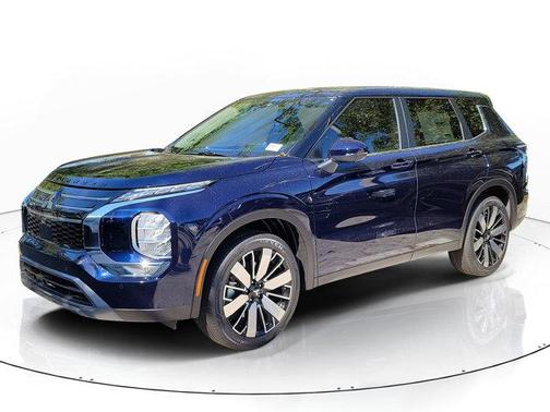 Cosmic Blue 2026 Mitsubishi Outlander SE