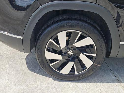2025 Volkswagen Atlas Cross Sport 2.0T SEL