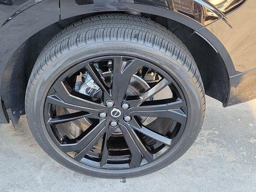 2024 Volvo XC60 B5 Ultimate Black Edition