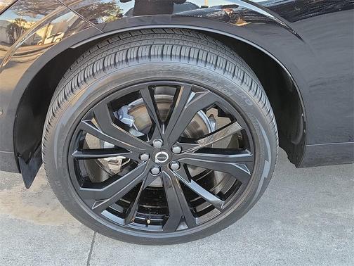 2024 Volvo XC60 B5 Ultimate Black Edition