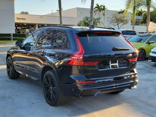 2024 Volvo XC60 B5 Ultimate Black Edition