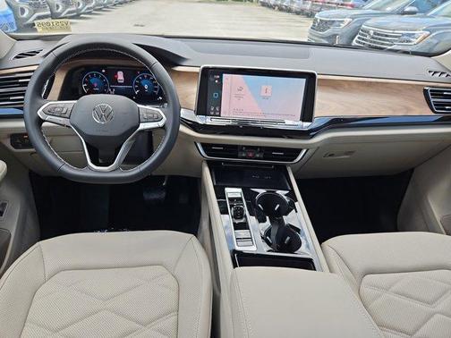 2025 Volkswagen Atlas 2.0T SE w/Technology