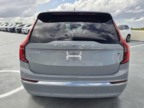 2025 Volvo XC90 B6 Core