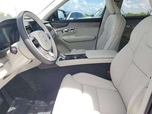 2026 Volvo XC90 B5 Ultra 6-Seater