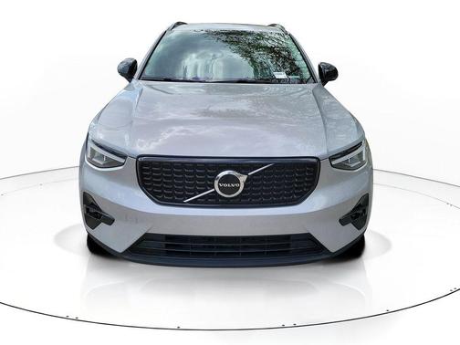 Silver 2023 Volvo XC40 B4 Plus Dark Theme