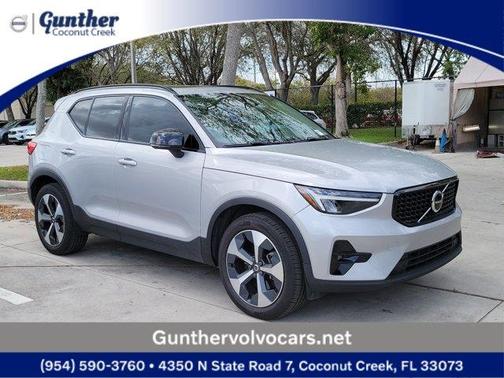 2023 Volvo XC40 B4 Plus Dark Theme