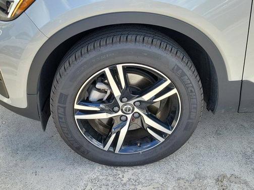 2025 Volvo XC40 B5 Core Bright Theme