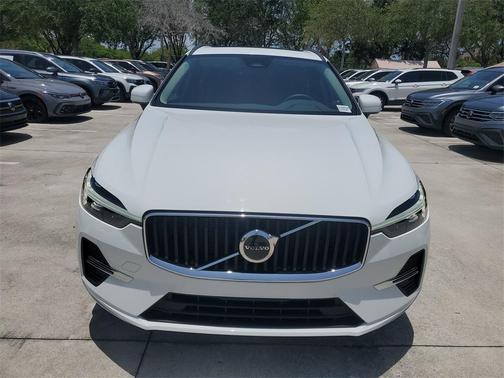 2022 Volvo XC60 B5 Momentum