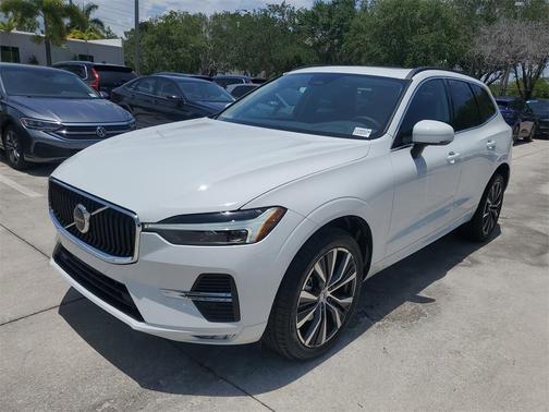 2022 Volvo XC60 B5 Momentum