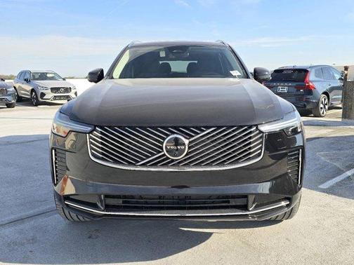 2025 Volvo XC90 B5 Plus 7-Seater