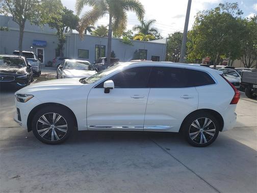 2023 Volvo XC60 B5 Plus Bright Theme