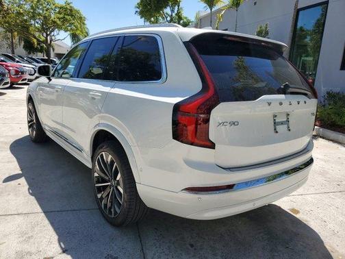 2025 Volvo XC90 Plug-In Hybrid T8 Ultra 7-Seater