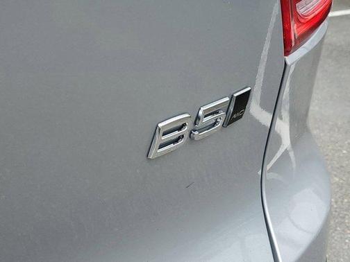 2025 Volvo XC40 B5 Ultra Dark Theme