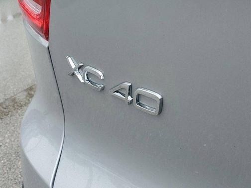2025 Volvo XC40 B5 Ultra Dark Theme