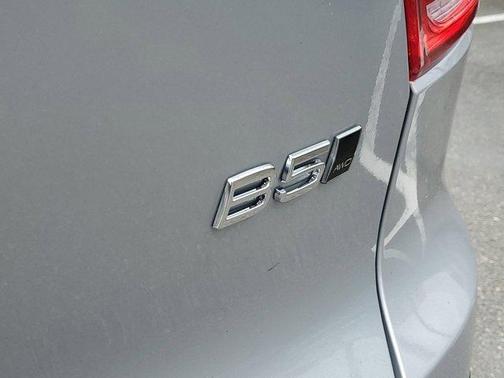 2025 Volvo XC40 B5 Ultra Dark Theme