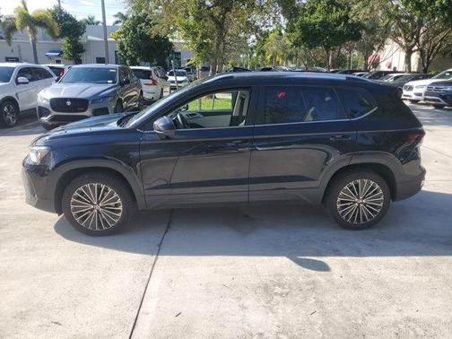 2025 Volkswagen Taos 1.5T SE