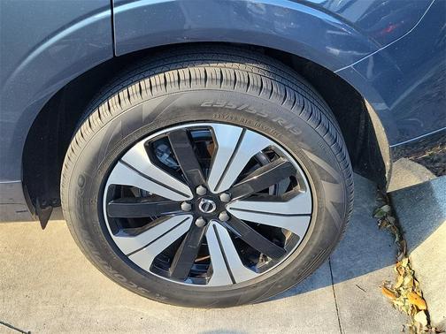 2024 Volvo XC60 Recharge Plug-In Hybrid T8 Plus Dark Theme