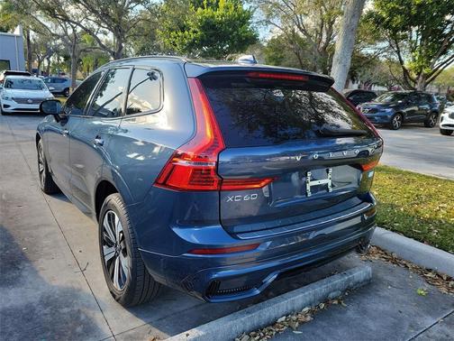 2024 Volvo XC60 Recharge Plug-In Hybrid T8 Plus Dark Theme