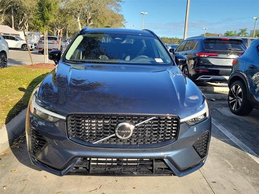 2024 Volvo XC60 Recharge Plug-In Hybrid T8 Plus Dark Theme