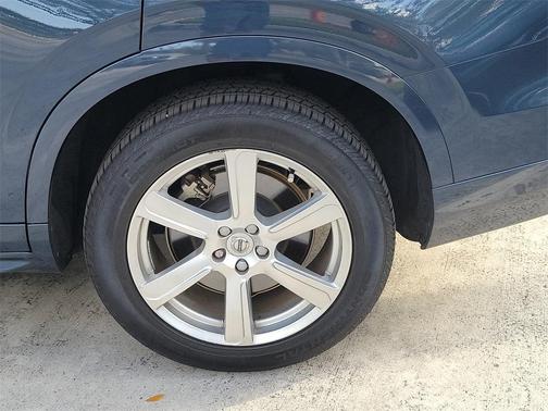 2023 Volvo XC90 B5 Core