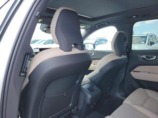 Crystal White Metallic 2026 Volvo XC60 B5 Plus