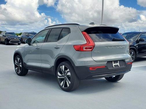 2026 Volvo XC40 B4 Plus