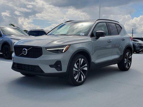 2026 Volvo XC40 B4 Plus