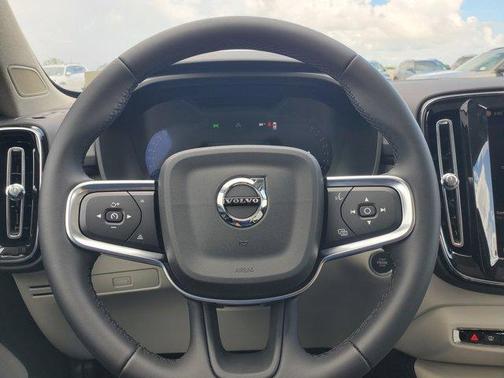 2026 Volvo XC40 B4 Plus